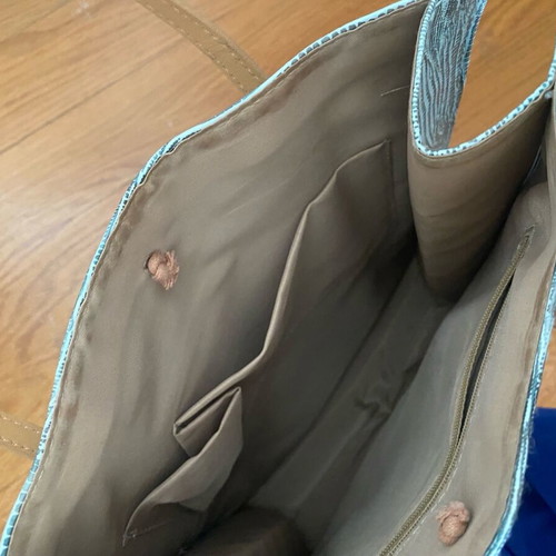 Leather bag like new with animal print