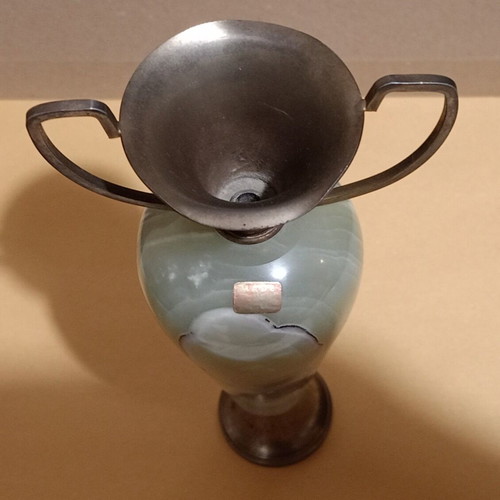 Decorative onyx with bronze used