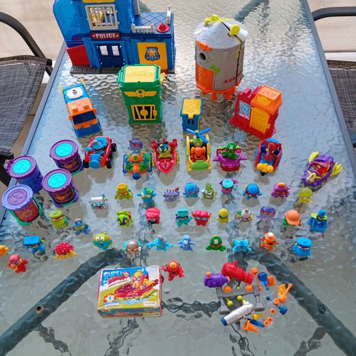 Super Zings large set with 43 heroes and accessories like new