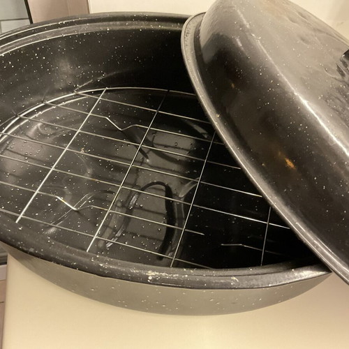 Metal Oven Roasting Pan with Lid and Rack 40 cm like new