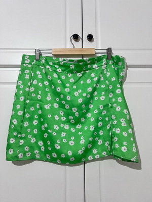 Bershka green electric mini skirt like new with flowers