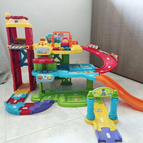 Vtech Toot Toot Super Garage Vehicle like new with music