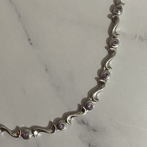 Necklace with purple rhinestones like new, 40 cm