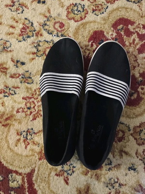 Voi&noi espadrilles size 40 like new, black and white