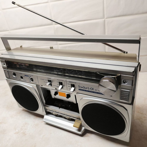 Toshiba RT-100S Vintage Boombox used, radio and cassette player