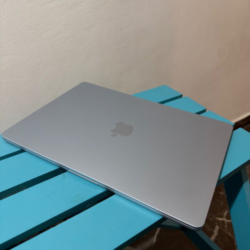 MacBook Air 15.3