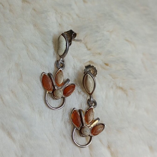 Silver earrings with amber used