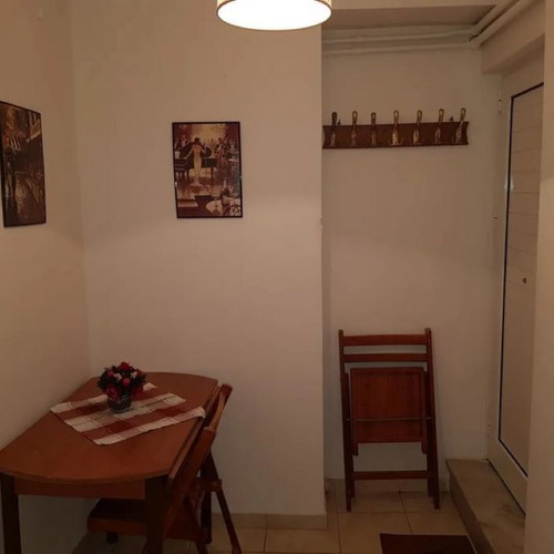 Γκαρσονιέρα επιπλωμένη 28 τ.μ. ημιυπόγειο στο Παγκράτι