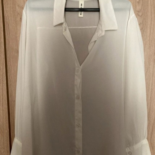 Shirt white, like new, M size