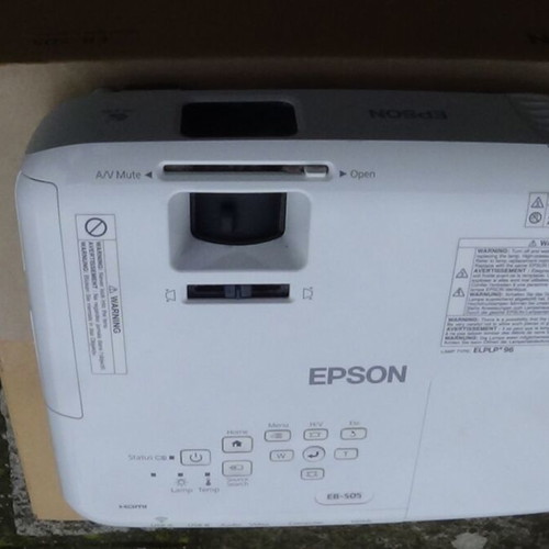 Βιντεοπροβολέας Epson EB-S05 σαν καινούργιος, επαγγελματικός και εκπαιδευτικός