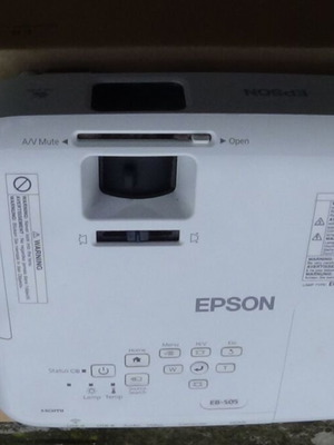 Βιντεοπροβολέας Epson EB-S05 σαν καινούργιος, επαγγελματικός και εκπαιδευτικός