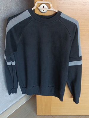 Reserved sweatshirt like new, black and gray, boys 13-14 years