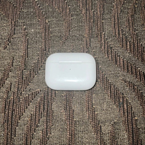 Apple AirPods Pro like new with full box and 3 cases gift