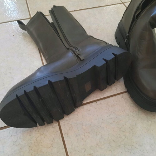 Leather ankle boots size 40 like new