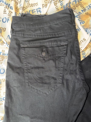 True Religion Relaxed slim fit jeans like new, size 40, black