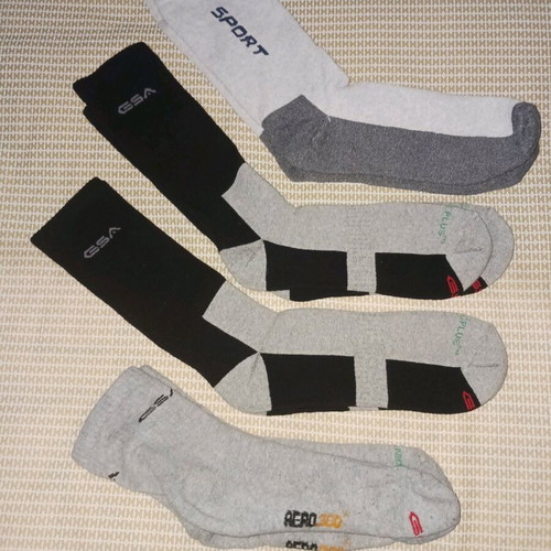 GSA men's socks Large like new, pack of 4, black and gray