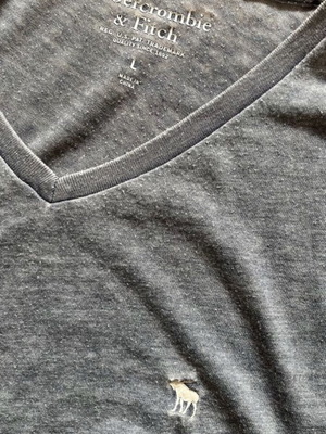 Abercrombie & Fitch V-Neck T-Shirt Size L Light Grey Used Unisex