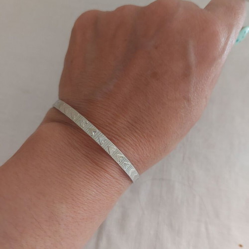 Bracelet made of stainless steel like new, thin and lightweight, silver