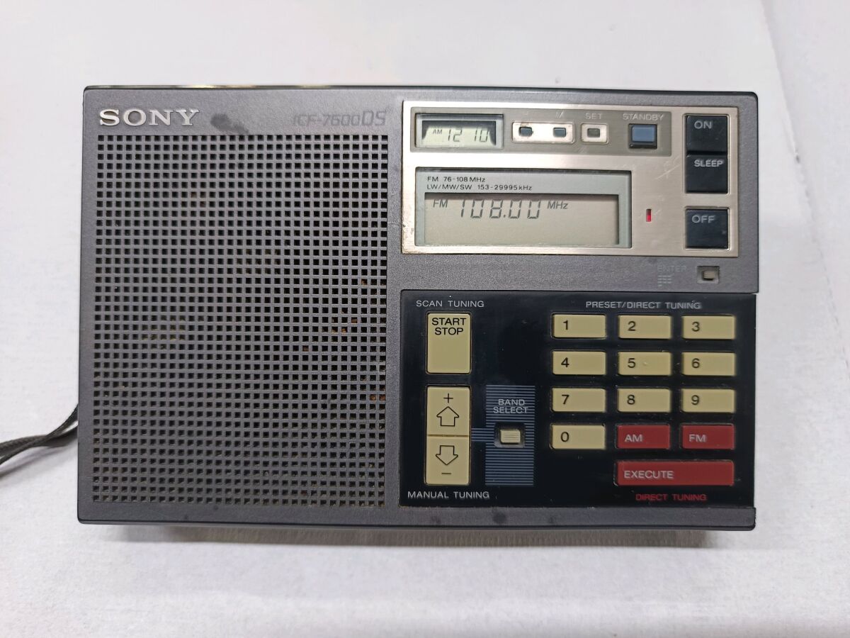 Sony ICF 7600DS used radio - € 70,00 - Vendora.cy