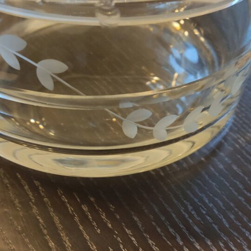 Glass fondue pot like new with small chip
