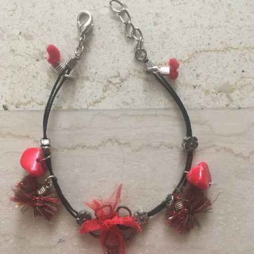 Bracelet handmade like new with adjustable clasp, black and red