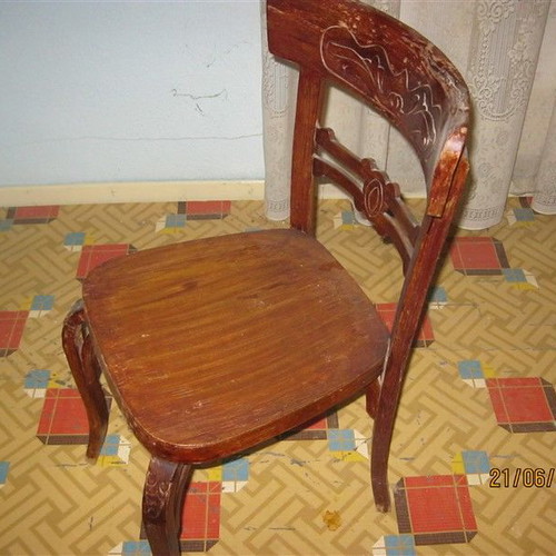 Table with lion legs and 4 chairs used