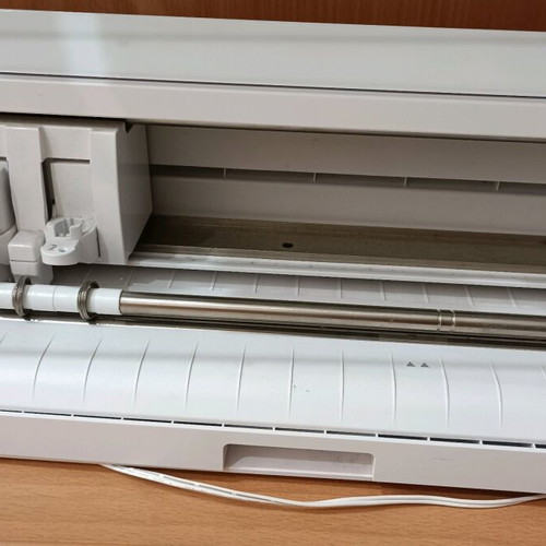 Silhouette Cameo 4 cutting machine like new