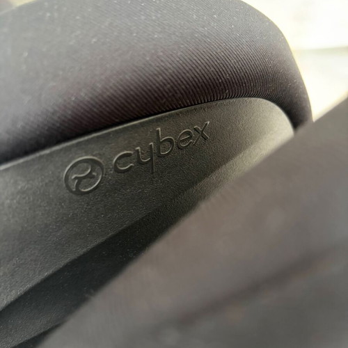 Cybex Solution G2 i-Fix child car seat, Magic Black