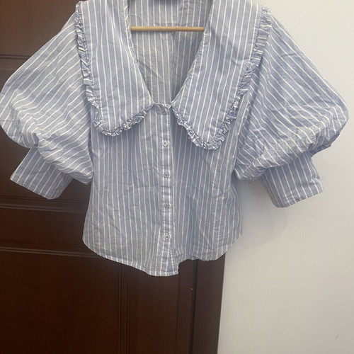 Copenhagen Muse shirt like new with puff sleeves and special collar