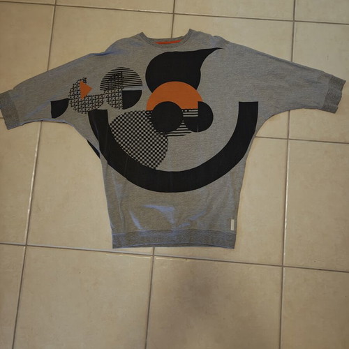 Humor unisex sweatshirt long with 3/4 bat sleeves, size Medium, like new