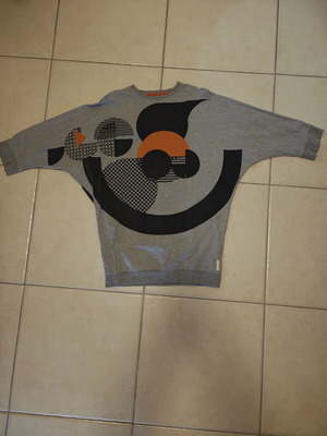 Humor unisex sweatshirt long with 3/4 bat sleeves, size Medium, like new