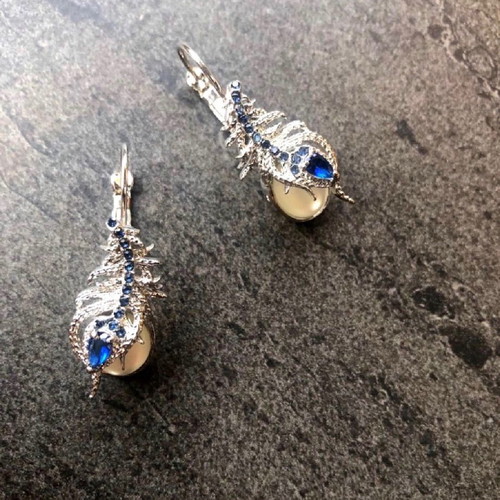 Women's jewelry set new with blue details