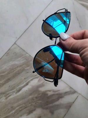 Sunglasses like new with nice design and lens