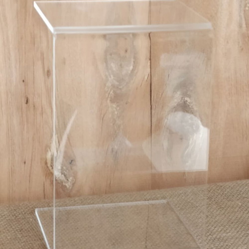 Jewelry display stands set of 3 made of plexiglass like new