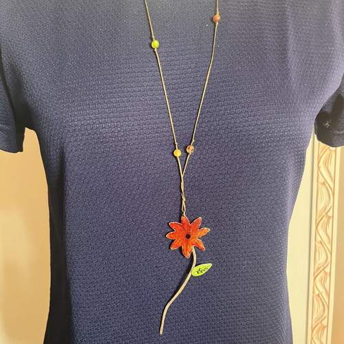 Neck accessory handmade, like new, red and multicolored