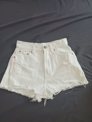 Pull & Bear γυναικεία σορτς μέγεθος 32 άσπρα σαν καινούργια