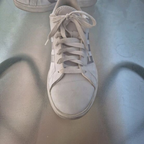 Adidas Advantage No41 1/3 athletic shoes used, white with purple stripe