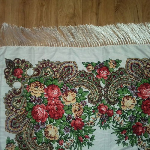Scarf with fringes new, 0.90x0.90, white and red