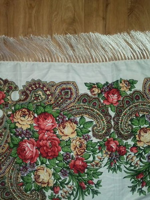 Scarf with fringes new, 0.90x0.90, white and red