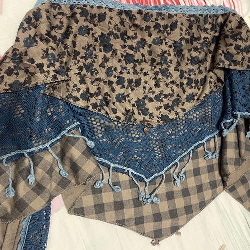 Set of 4 scarves used