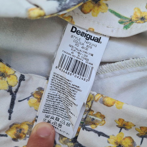 Desigual women's floral shorts with embroidered butterflies, size 40 M/L W30"