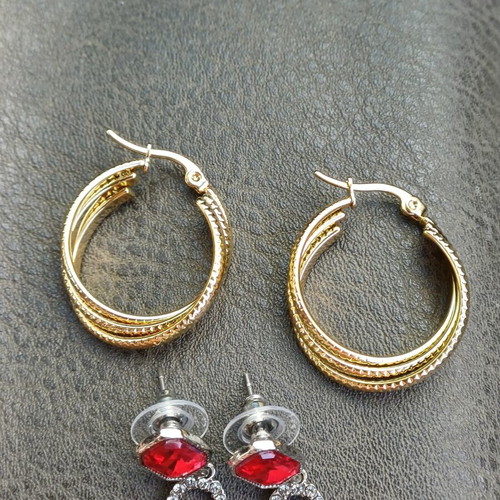 Vintage earrings set like new, gold and silver with red