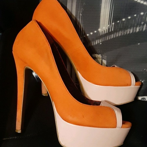 Jessica Simpson shoes peep toe sandals like new, size 38, multicolor orange
