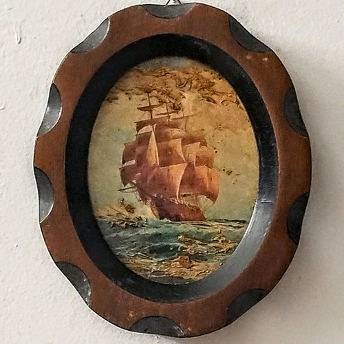 Oval miniatures like new in wooden frames