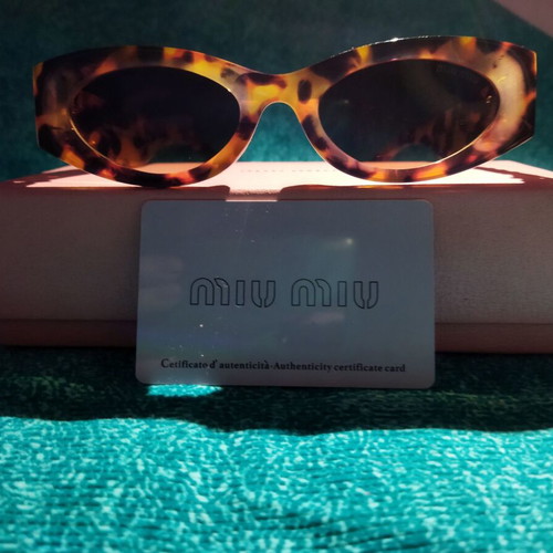 Miu Miu sunglasses new, modern brown and yellow