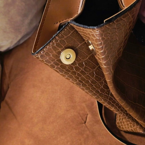 Croci shoulder bag new, quality croc leather type, brown