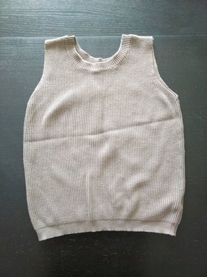 Sleeveless sweater khaki size M like new