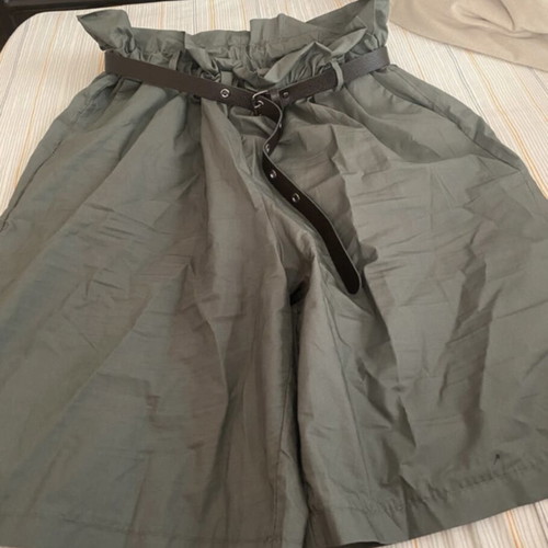 Paper Bag Bermuda Khaki like new, comfortable fit with elastic and belt