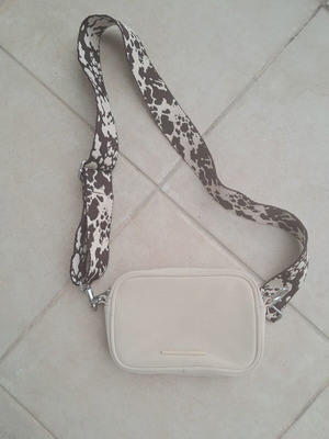 Pull&Bear crossbody bag with wide printed strap like new, beige