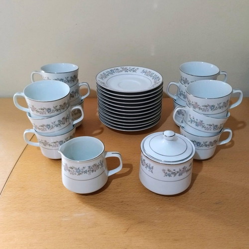 Acsons Diamond China Francine Vintage Serving Set 93 Pieces like new